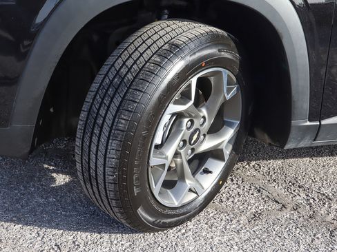 Used 2025 Chevrolet Trax LT w/ LT Convenience Package image 17