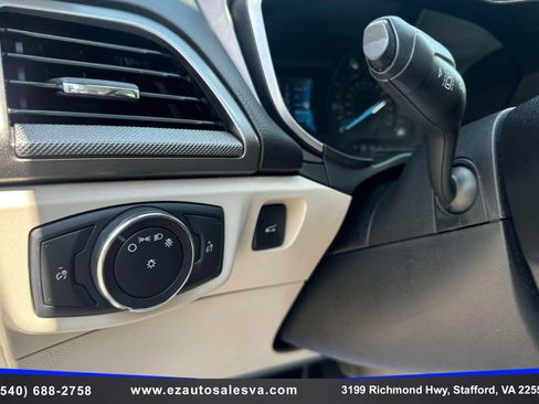 Used 2019 Ford Fusion SE FWD image 13