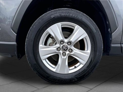 Used 2021 Toyota RAV4 XLE w/ Convenience Package AWD/4WD image 11