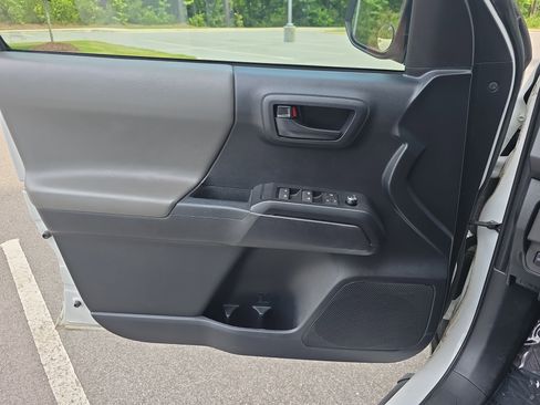 Used 2018 Toyota Tacoma SR w/ SR Convenience Package RWD image 27