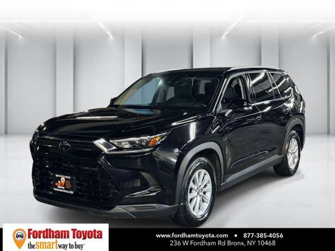 Used 2025 Toyota Grand Highlander AWD image 4