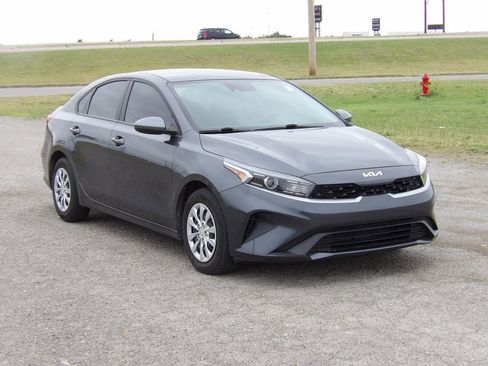 Used 2024 Kia Forte LX FWD image 4