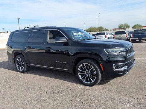 Used 2023 Jeep Wagoneer L Series III w/ Premium Group I image 6