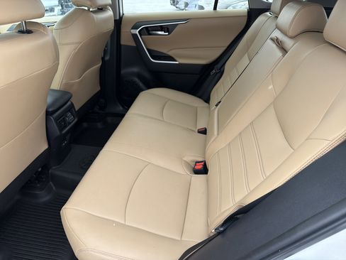 Used 2023 Toyota RAV4 XLE Premium image 22
