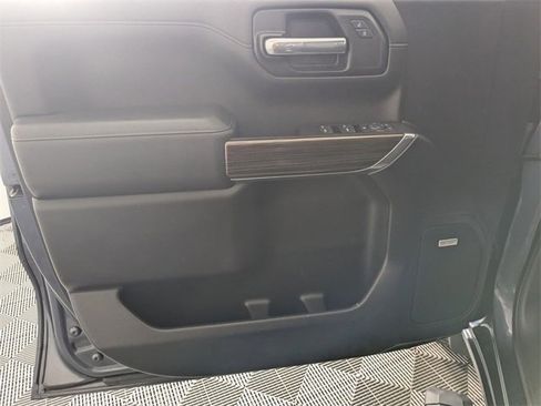 Used 2021 Chevrolet Silverado 1500 LT Trail Boss w/ Convenience Package II image 10