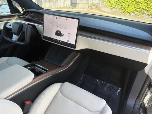 Used 2022 Tesla Model X image 33