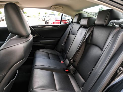 Used 2020 Lexus ES 300h w/ Premium Package FWD image 39