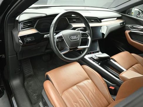 Used 2019 Audi e-tron Prestige w/ Prestige Package image 9
