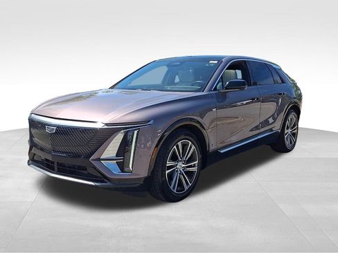Used 2024 Cadillac Lyriq Luxury AWD/4WD image 3
