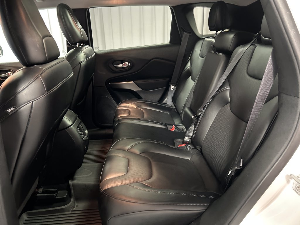 Used 2022 Jeep Cherokee Latitude Lux w/ Sun & Sound Group AWD/4WD image 24