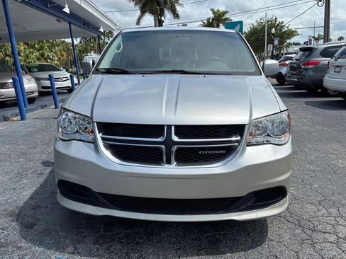 Used 2012 Dodge Grand Caravan SXT w/ UConnect Hands-Free Group FWD image 8