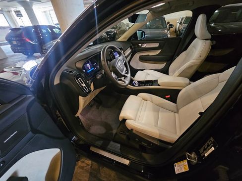 Certified 2024 Volvo XC40 B5 Plus w/ Climate Package AWD/4WD image 16