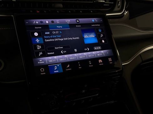 Used 2023 Jeep Grand Cherokee 4WD 4xe image 19