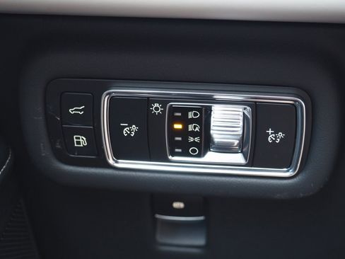 Used 2025 Lincoln Nautilus Premier image 24