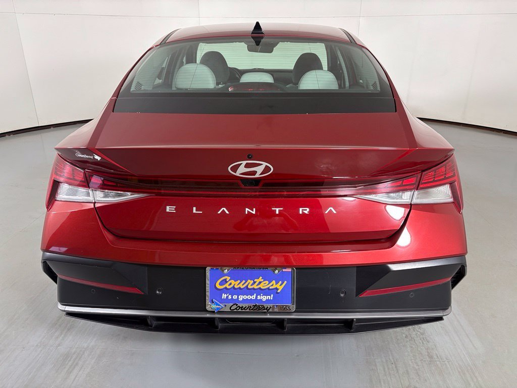 Used 2024 Hyundai Elantra Limited FWD image 7