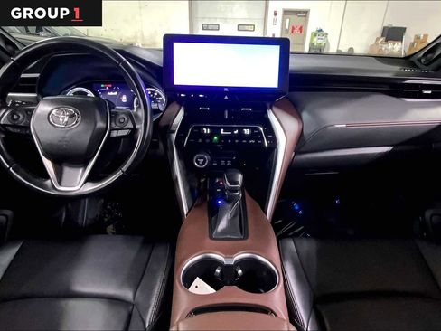 Used 2023 Toyota Venza XLE image 16