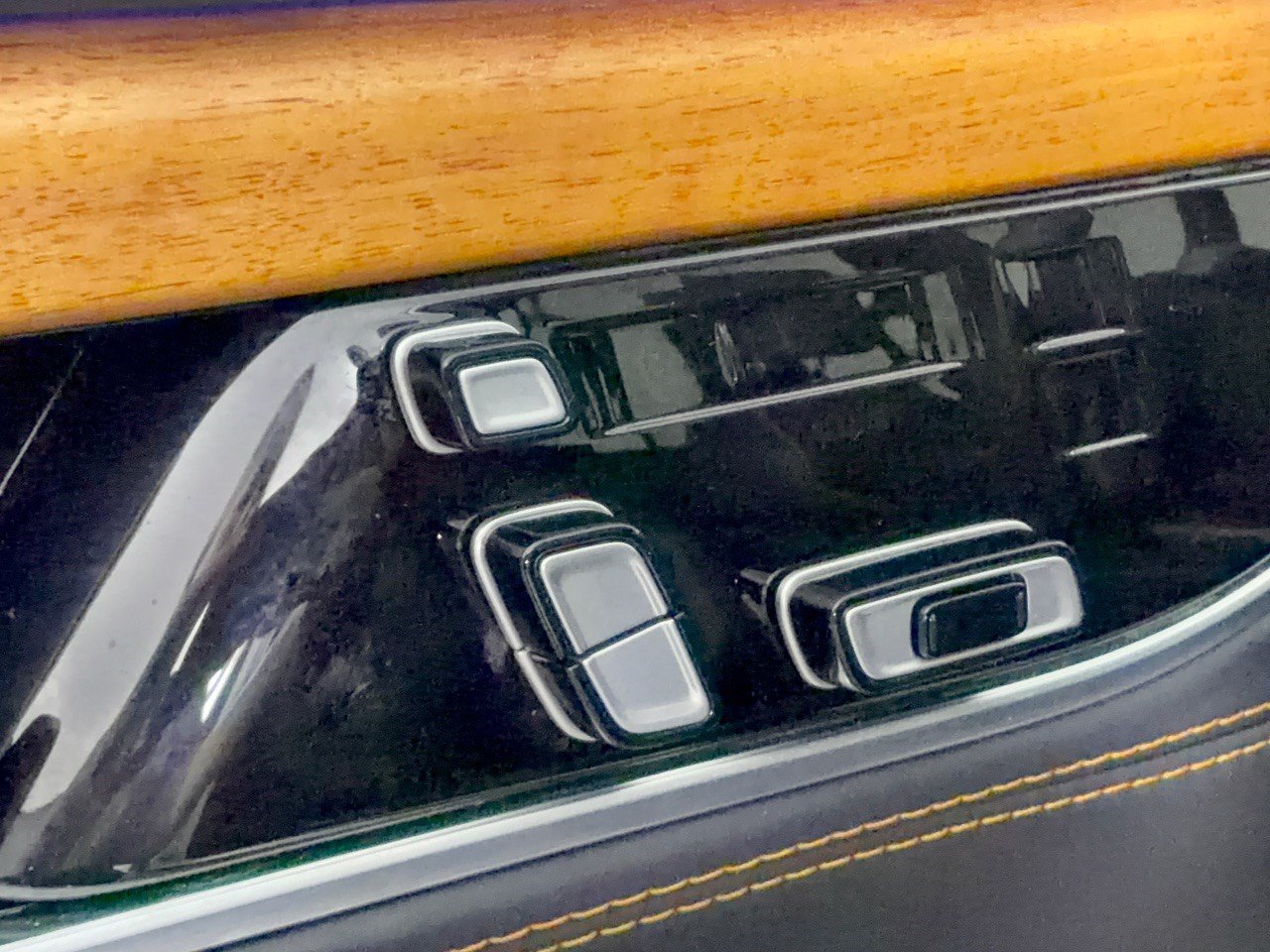 Used 2024 Jeep Grand Wagoneer L Series III AWD/4WD image 16