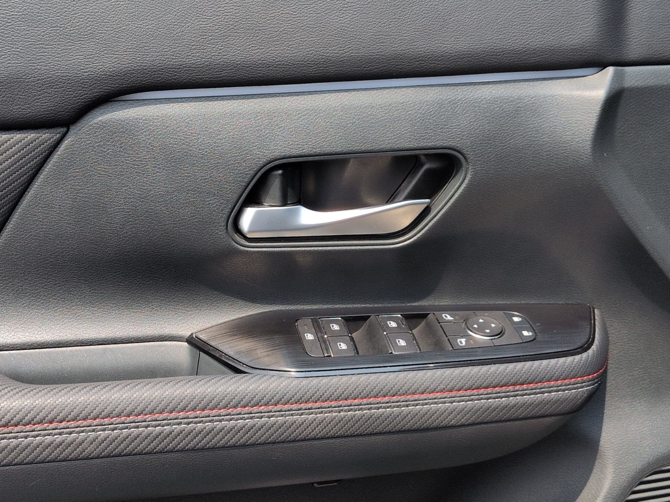 Used 2025 Nissan Kicks SR w/ Illumination Package FWD image 13
