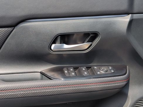 Used 2025 Nissan Kicks SR w/ Illumination Package FWD image 13