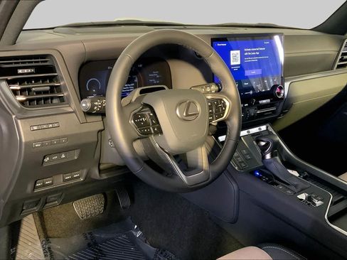 Used 2026 Lexus GX 550 w/ Accessory Package (CT) AWD/4WD image 18