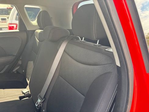Used 2019 Kia Soul FWD image 16