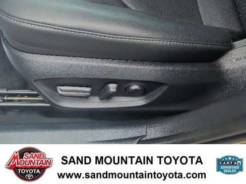 Used 2022 Toyota Camry XLE w/ Cold Weather Package FWD image 14