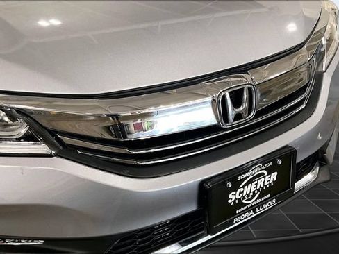 Used 2017 Honda Accord Sport image 28