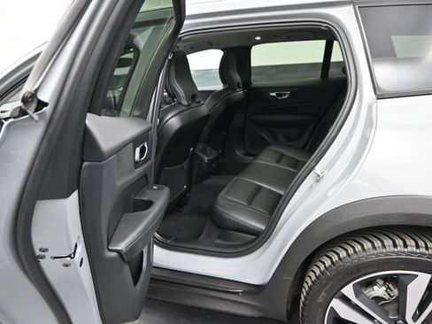 Used 2025 Volvo V60 B5 Cross Country Plus AWD/4WD image 11