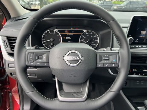 Used 2026 Nissan Rogue SV FWD image 8