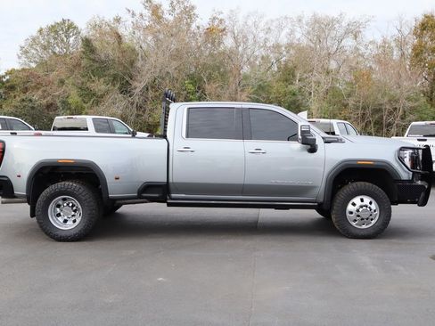 Used 2025 GMC Sierra 3500 Denali Ultimate image 9