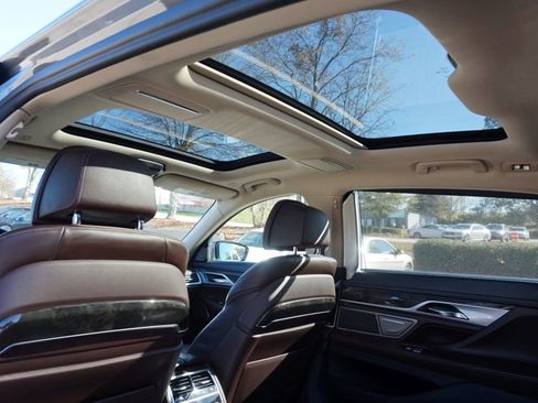 Used 2017 BMW 740i image 26