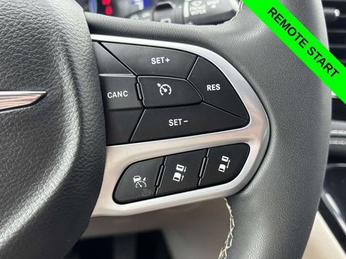 Used 2022 Chrysler Pacifica Touring-L w/ Uconnect Theater Family Group FWD image 14