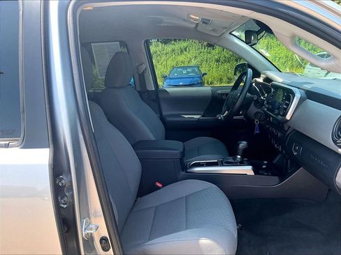 Certified 2021 Toyota Tacoma SR5 AWD/4WD image 11