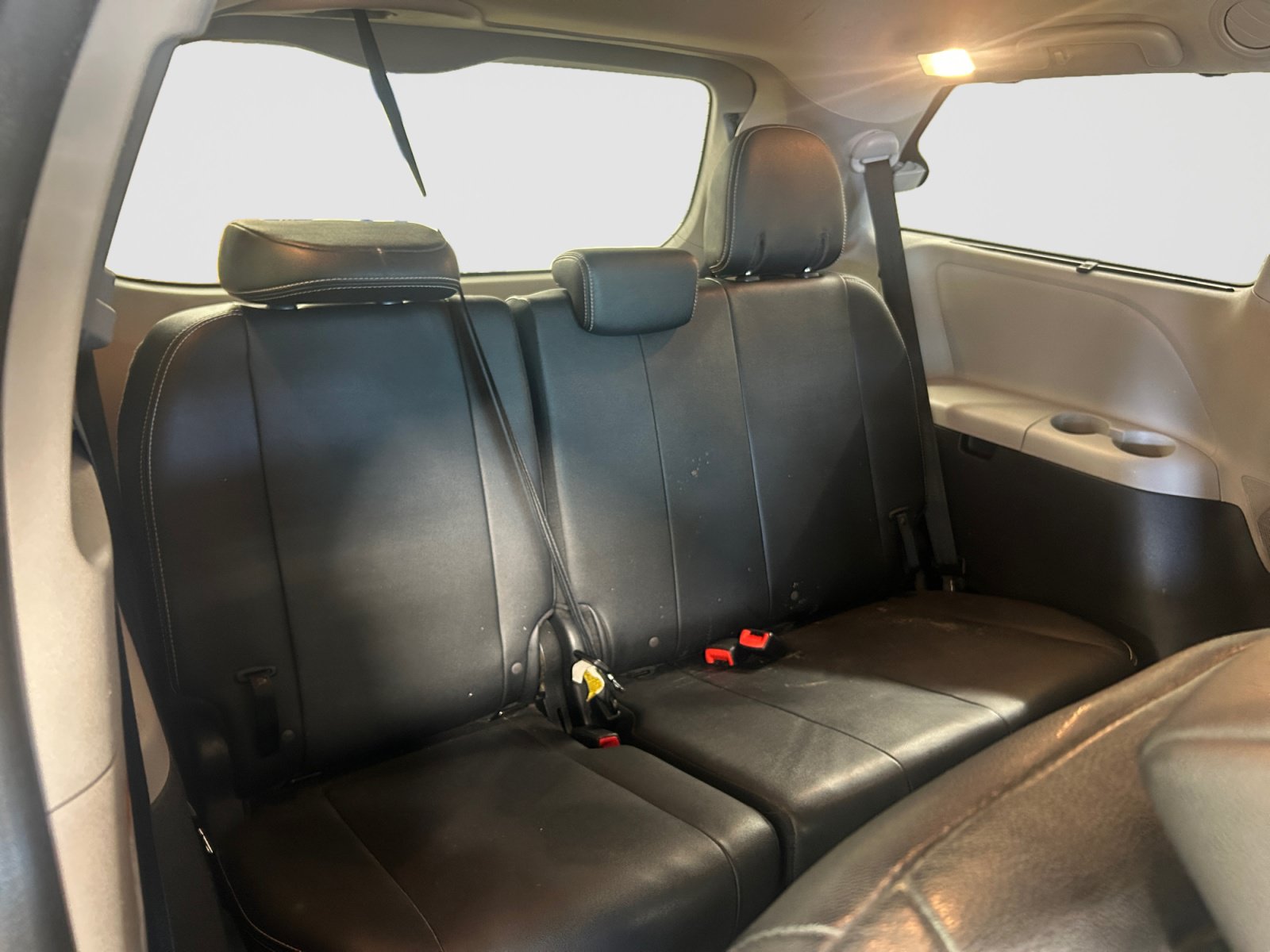 Used 2019 Toyota Sienna SE FWD image 14
