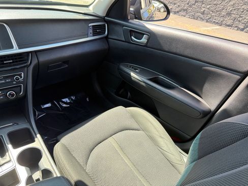 Used 2019 Kia Optima LX image 17