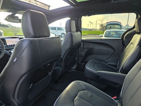 New 2026 Chrysler Pacifica Limited image 31