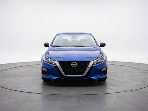 Used 2025 Nissan Altima 2.5 SV FWD image 2