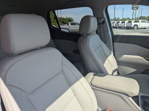 Certified 2023 GMC Acadia SLT w/ Technology Package image 29