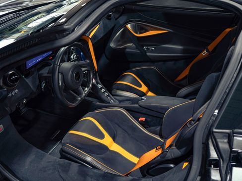 Used 2018 McLaren 720S Performance image 2