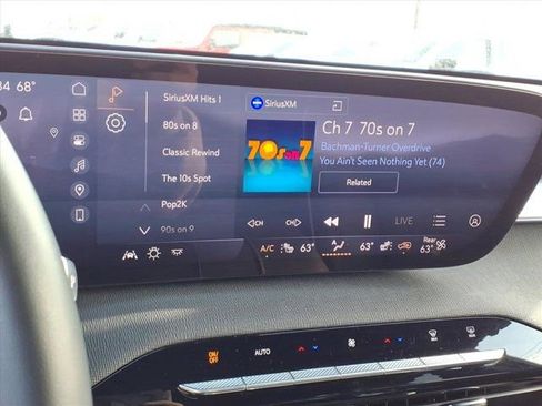 Used 2025 Buick Enclave Preferred image 11