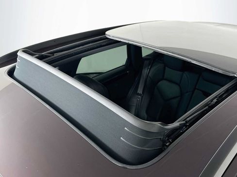 Certified 2026 Porsche Macan AWD/4WD image 22