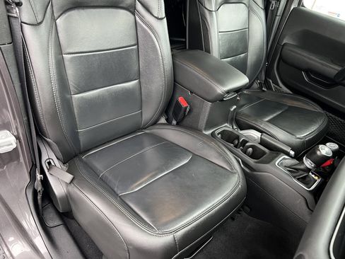 Used 2021 Jeep Wrangler Unlimited Sahara image 24