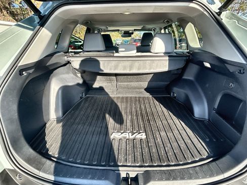 Used 2023 Toyota RAV4 XLE Premium image 27