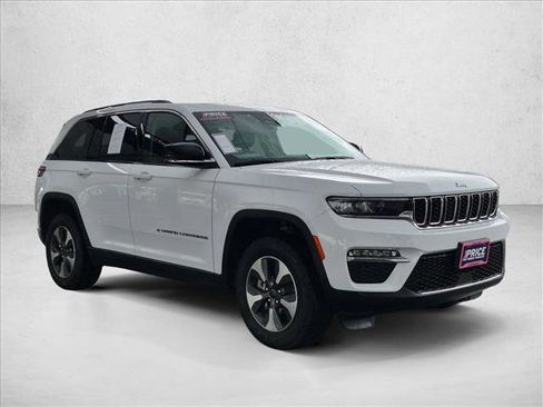 Used 2023 Jeep Grand Cherokee 4WD 4xe image 3