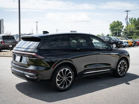 Used 2024 Lincoln Nautilus Reserve AWD/4WD image 10