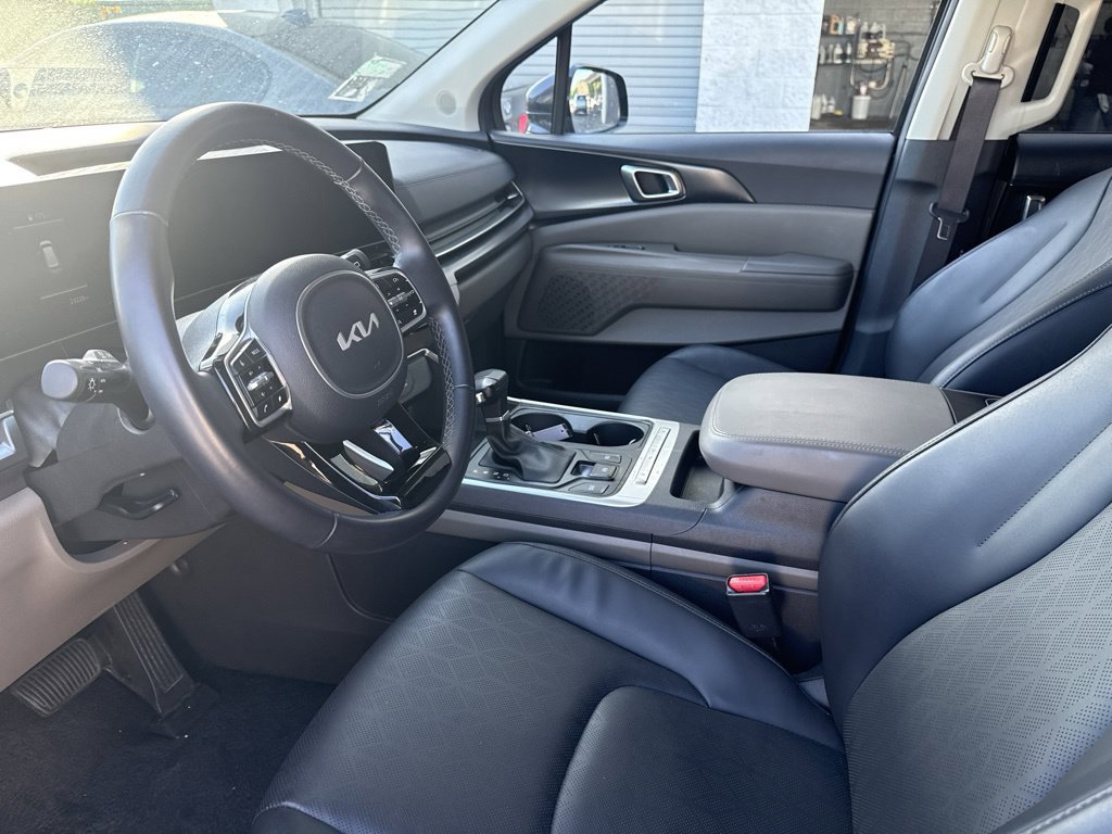 Certified 2026 Kia Carnival FWD image 3