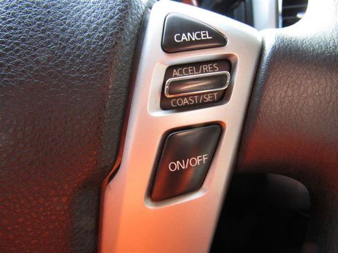 Used 2018 Nissan Titan SV image 14