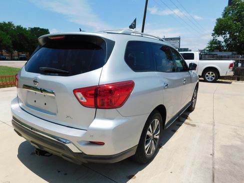 Used 2018 Nissan Pathfinder SL image 8