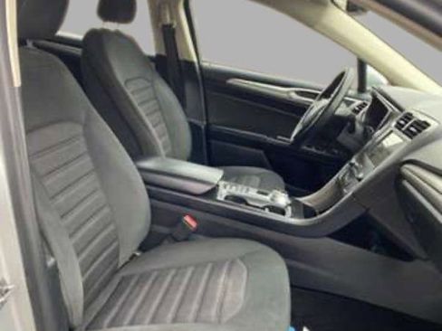 Used 2019 Ford Fusion SE image 30