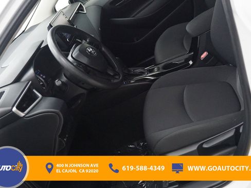 Used 2022 Toyota Corolla LE image 9